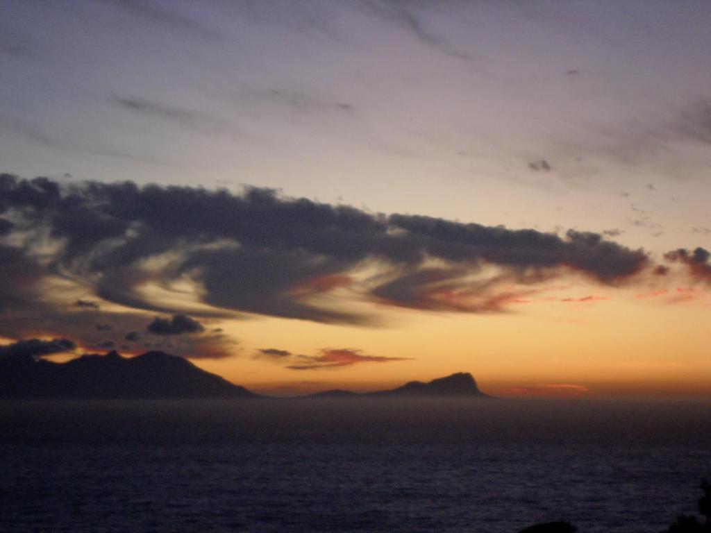 ホテル Penguinden - Load-Shedding Free Simonʼs Town エクステリア 写真